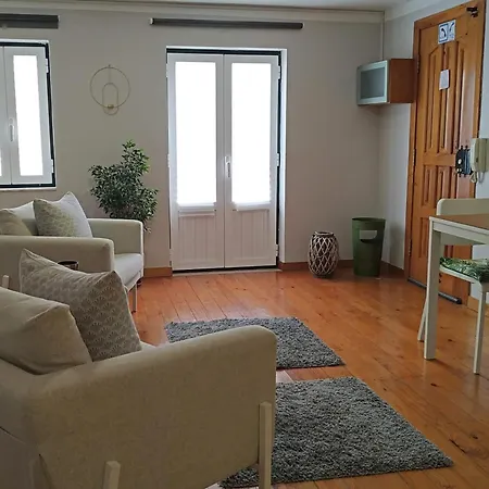 Apartman For Two Next To Alfama And Flea Market *