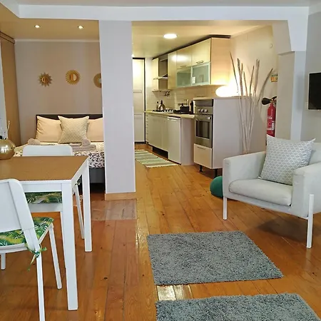 For Two Next To Alfama And Flea Market Apartman