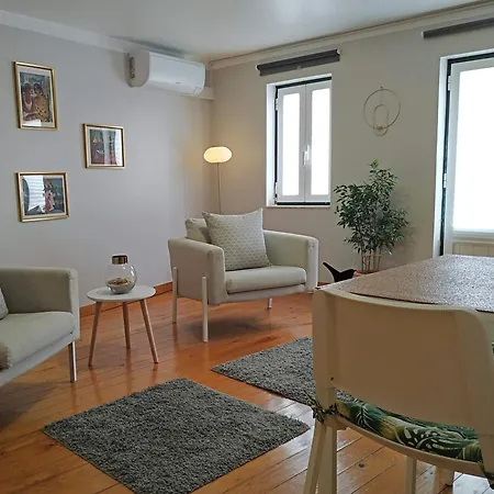 Apartman For Two Next To Alfama And Flea Market